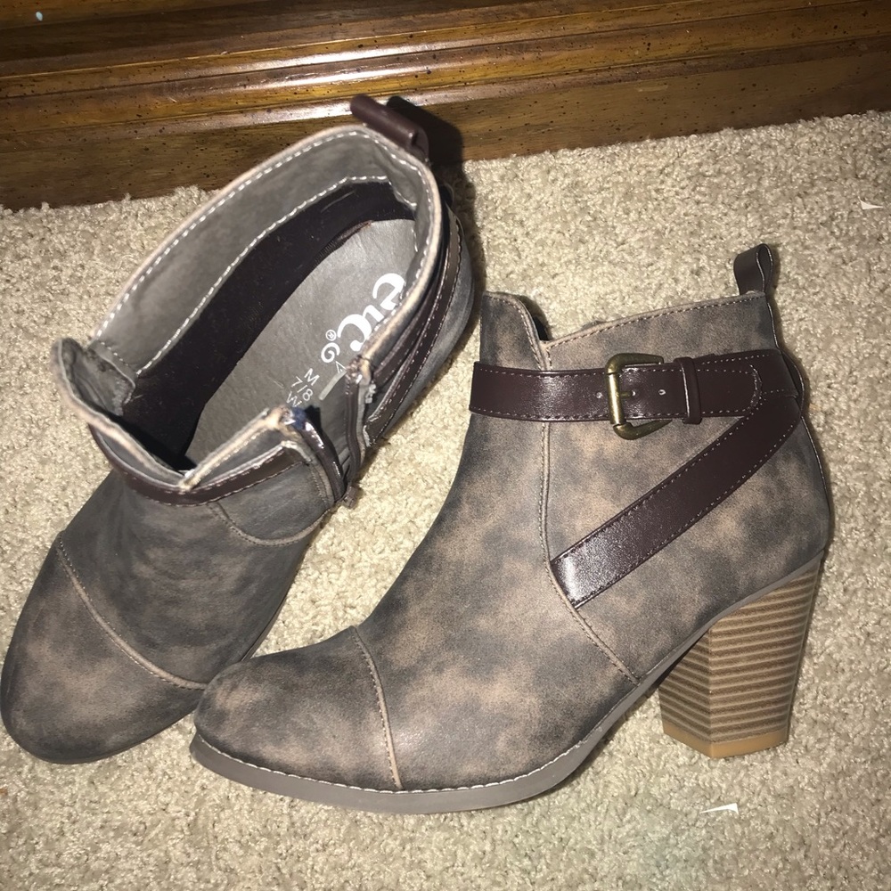 Woman’s heeled dress boots